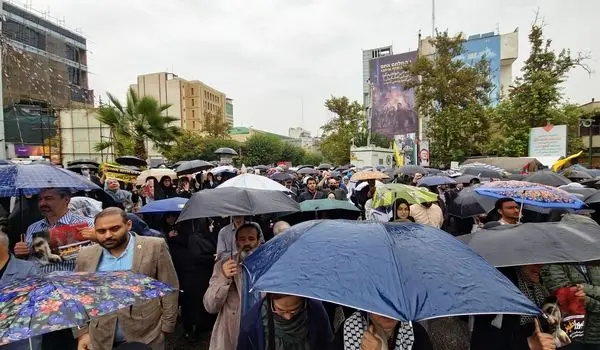 ویدیو لحظاتی از  اجتماع بزرگ «آغاز نصرالله» در میدان فلسطین امروز ۷ مهر ۱۴۰۳