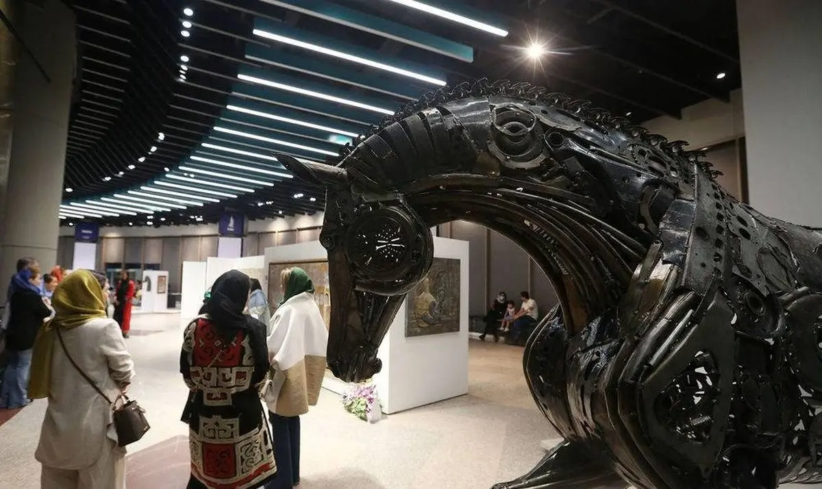 برپایی نمایشگاه در برج میلاد فرصت مغتنمی برای هنرهای تجسمی است