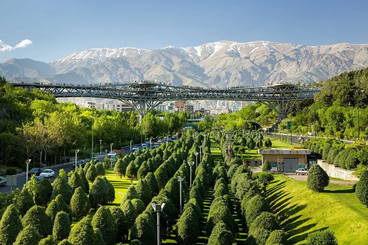 پل طبیعت قرمز می‌شود