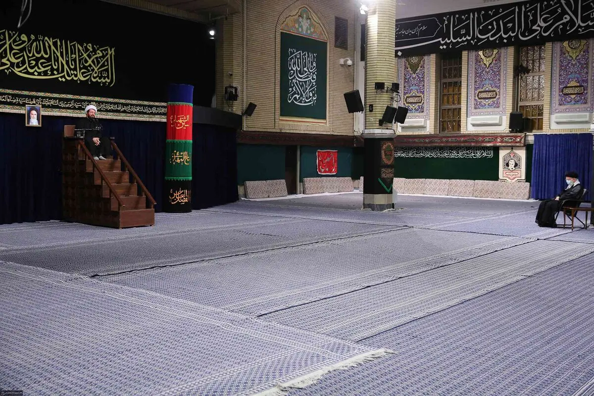مراسم عزاداری شب تاسوعای حسینی (علیه‌السلام) در حسینیه امام خمینی