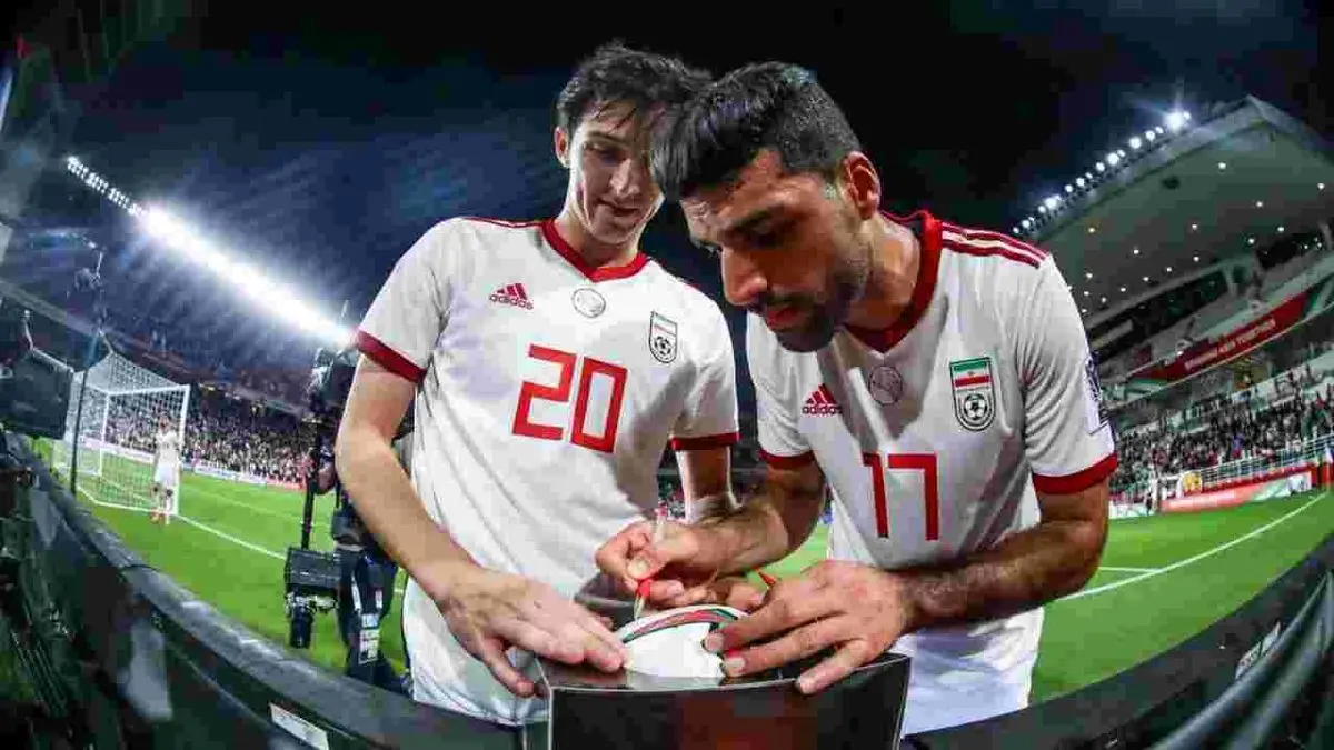طارمی و آزمون برای بقا می جنگند