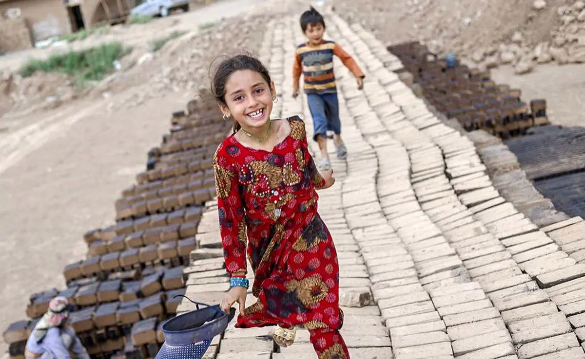 کار کمرشکن کودکان افغان در کوره‌های آجرپزی + تصاویر