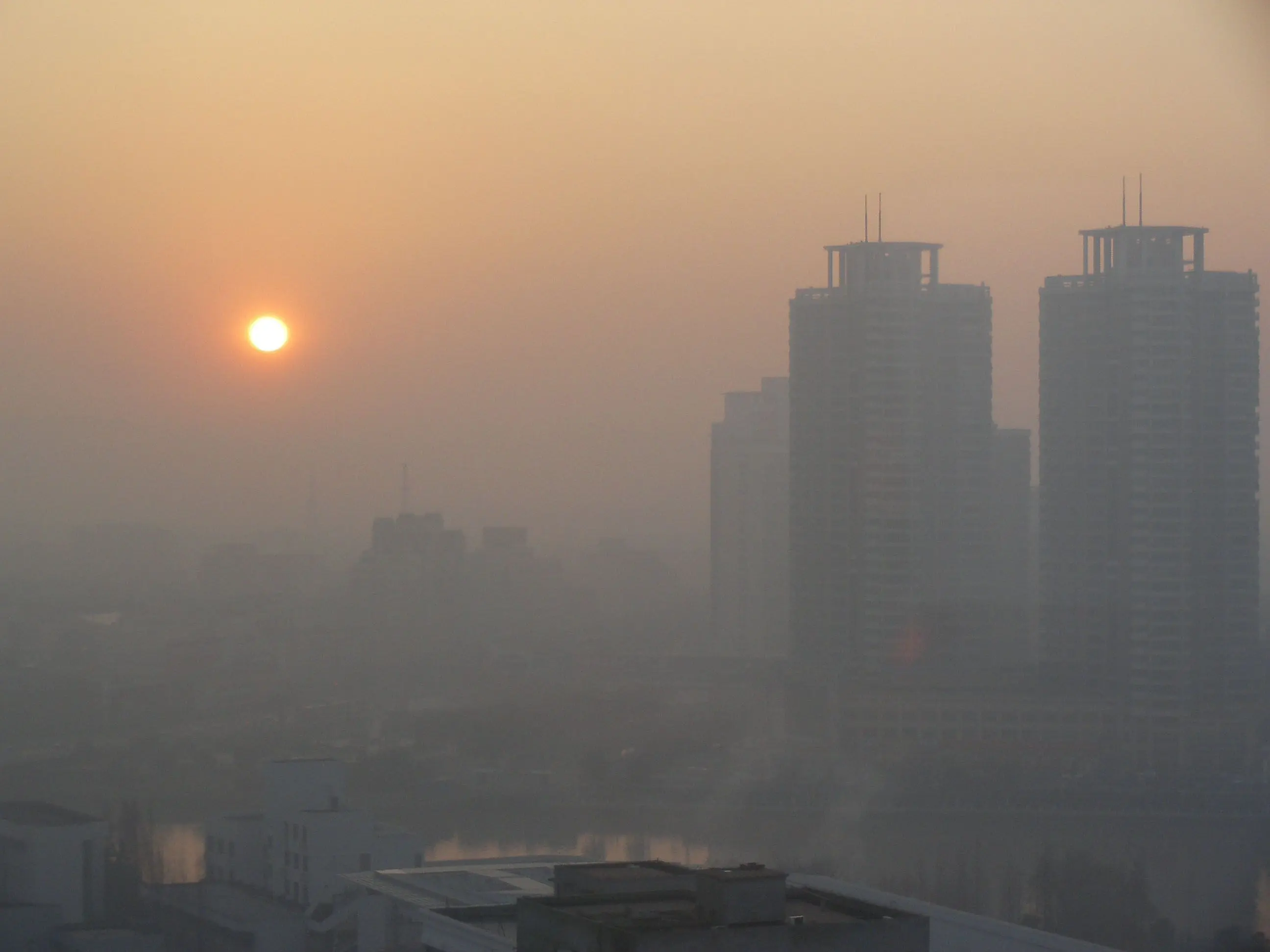 آلودگی هوای تهران برای تمامی گروه‌ها طی امروز