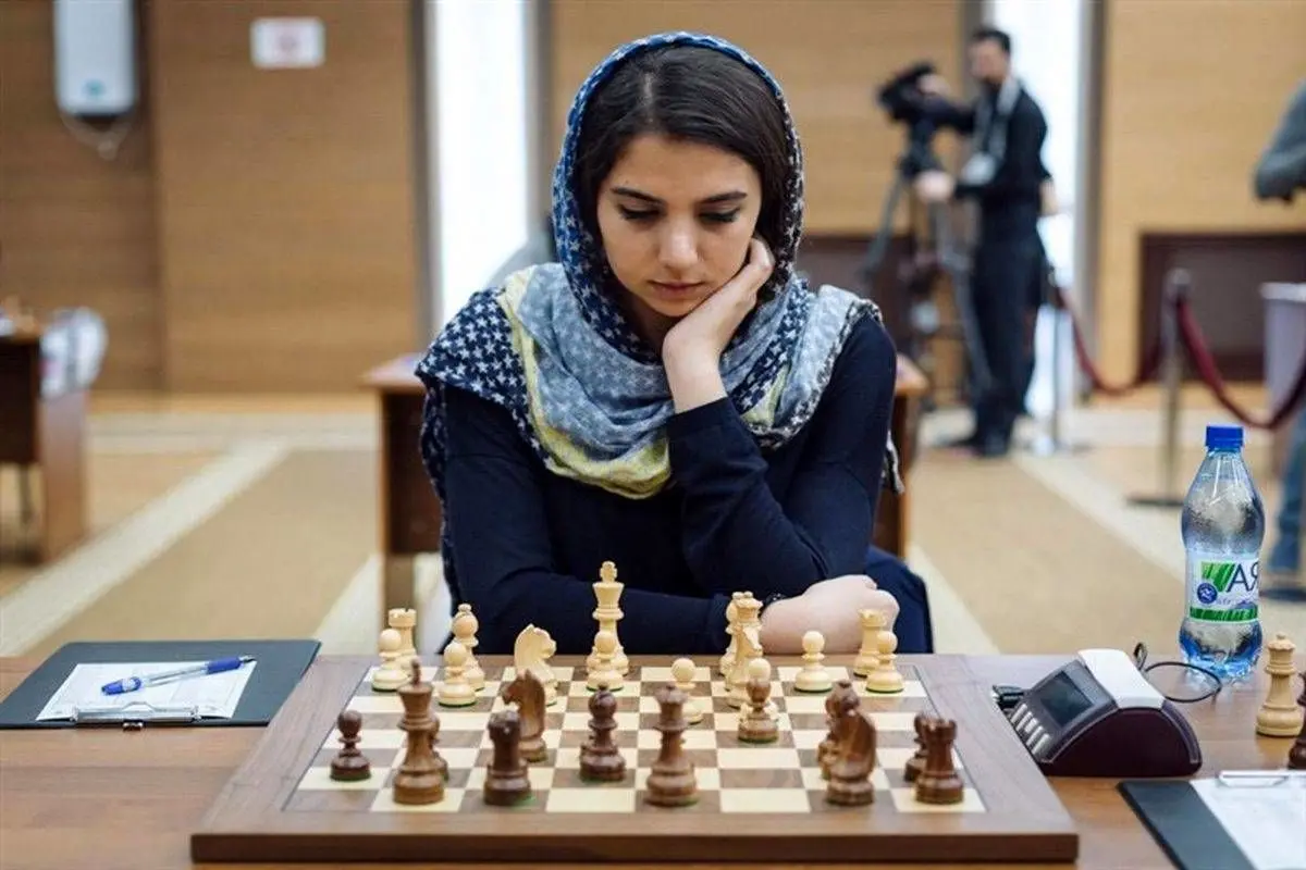 کشف حجاب سارا خادم‌ الشریعه، نفر اول شطرنج زنان ایران در مسابقات جهانی + تصویر