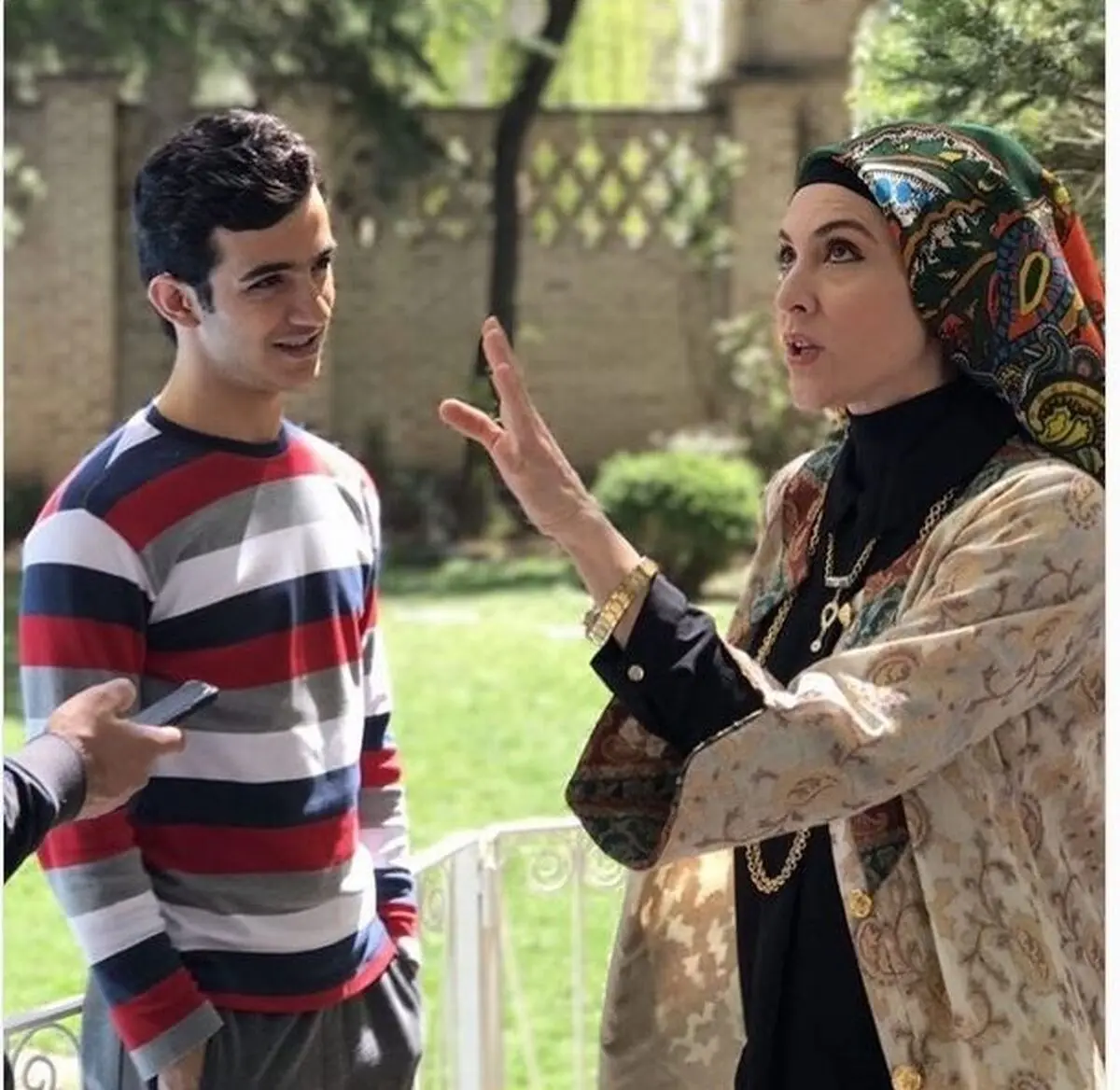 ویشکا آسایش در حال خالی بندی +تصویر
