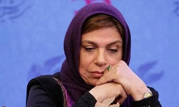 حضور گوهر خیراندیش در دورهمی با ویلچر +تصویر