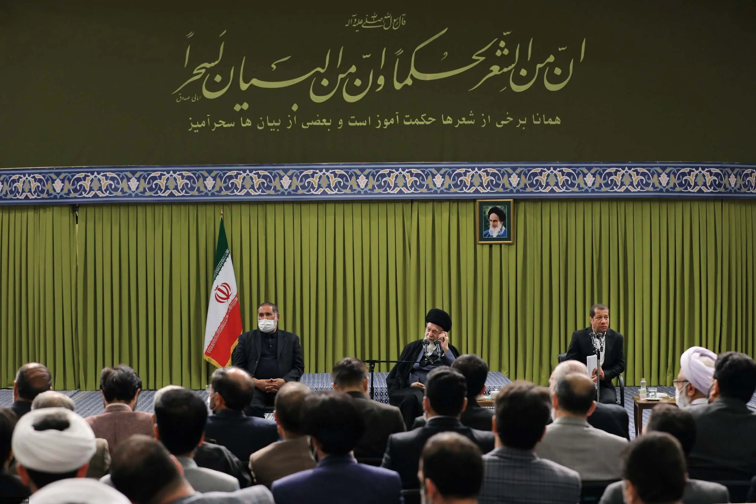 دیدار شاعران و اساتید ادبیات فارسی با رهبر انقلاب