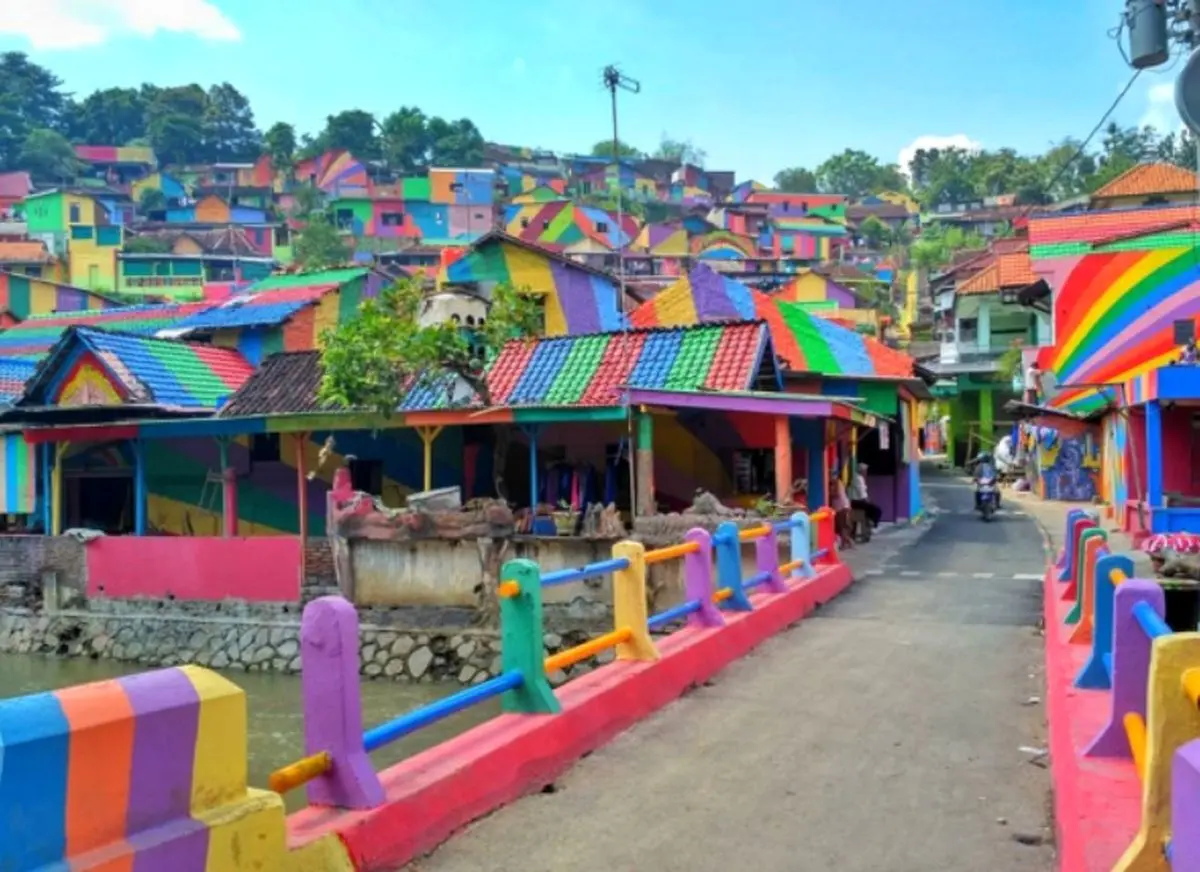 روستای رنگین کمان