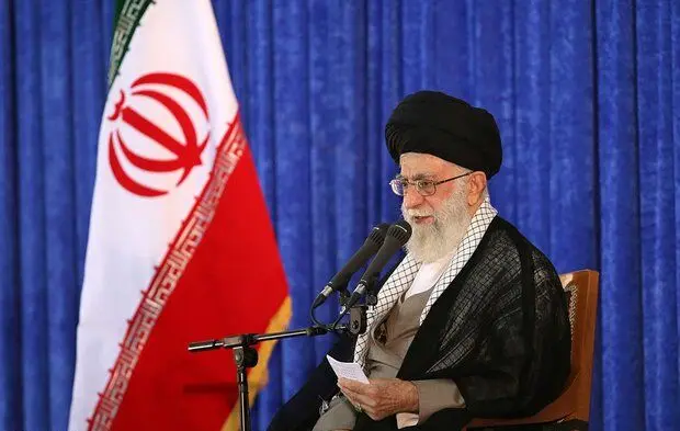 رهبر انقلاب : مجال تحریف را بگیریم/ دهه‌ شصت، دهه مبارزه با تروریسم بود