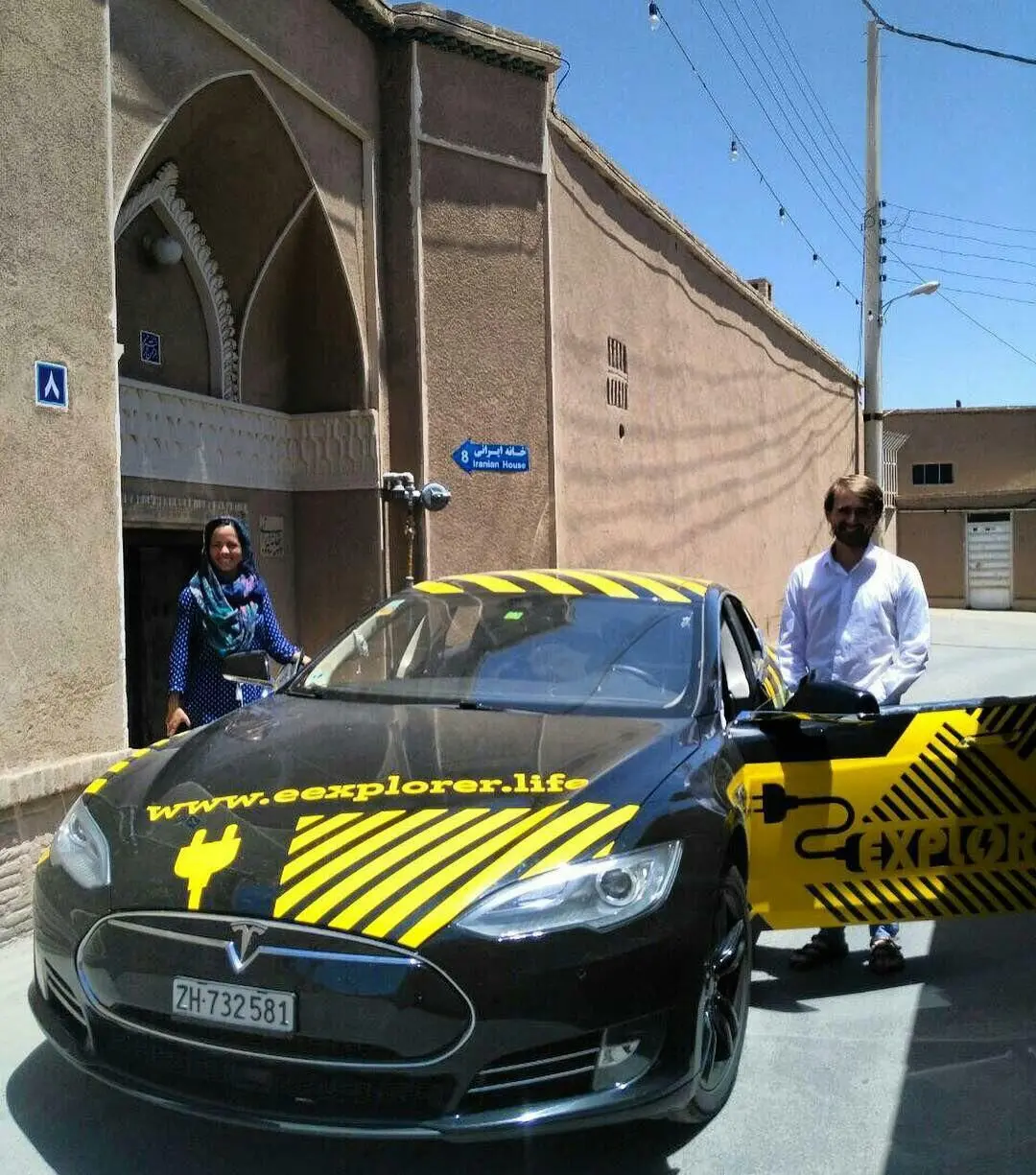 تنها خودرو الکتریک تسلا در کاشان +تصویر