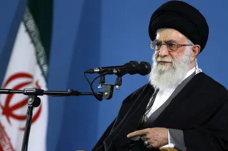رهبر انقلاب اسلامی: این ترقه‌بازی‌ها تأثیری در اراده ملت ایران ندارد