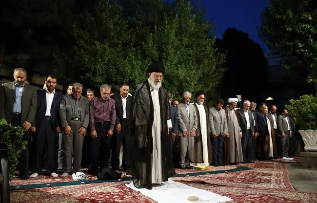 دیدار جمعی از شاعران و اهالی فرهنگ و ادب با مقام معظم رهبری