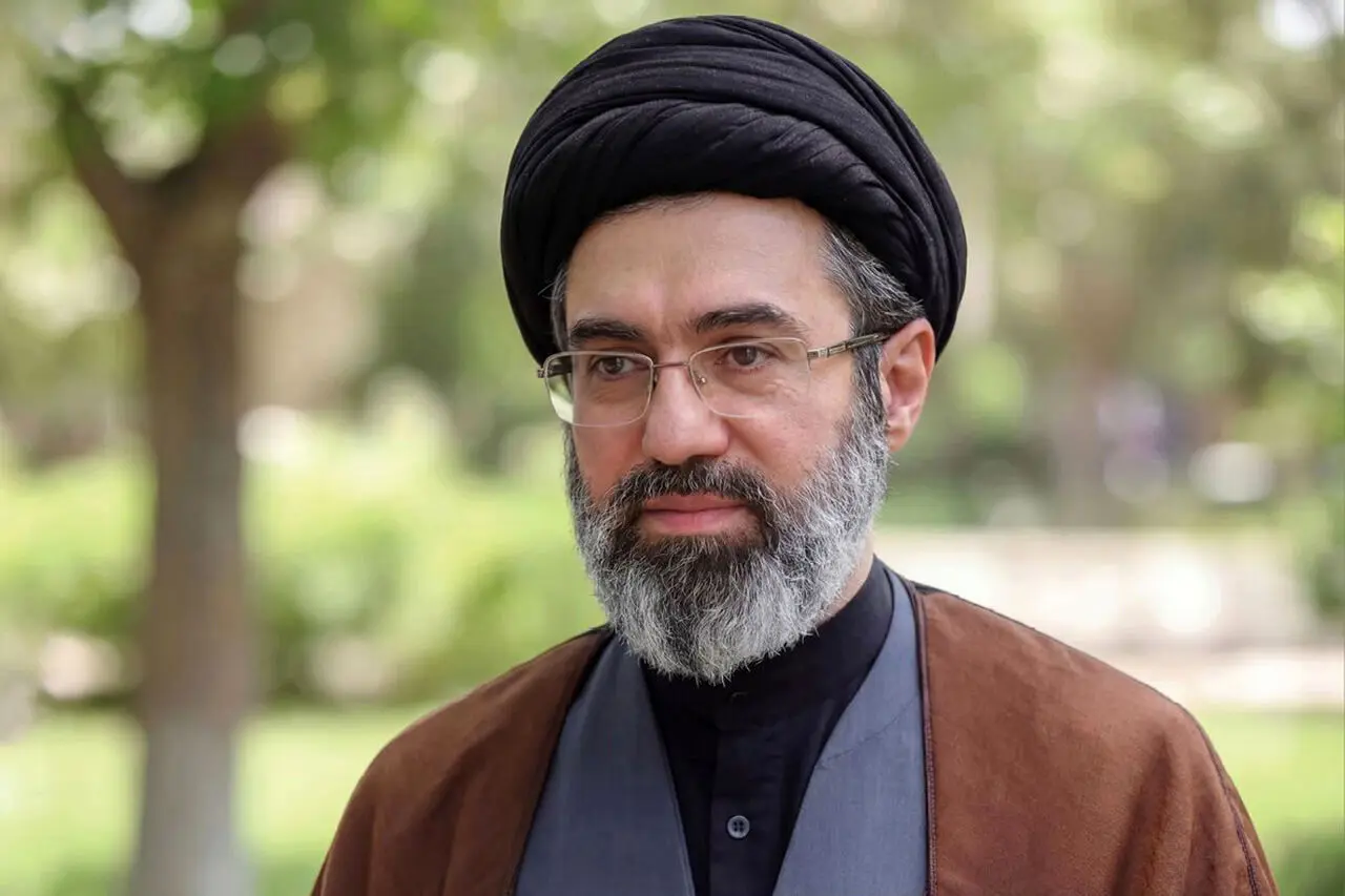 رهبر معظم انقلاب: همگان با ایستادگی و حفظ وحدت نقشه دشمن را خنثی کنند
