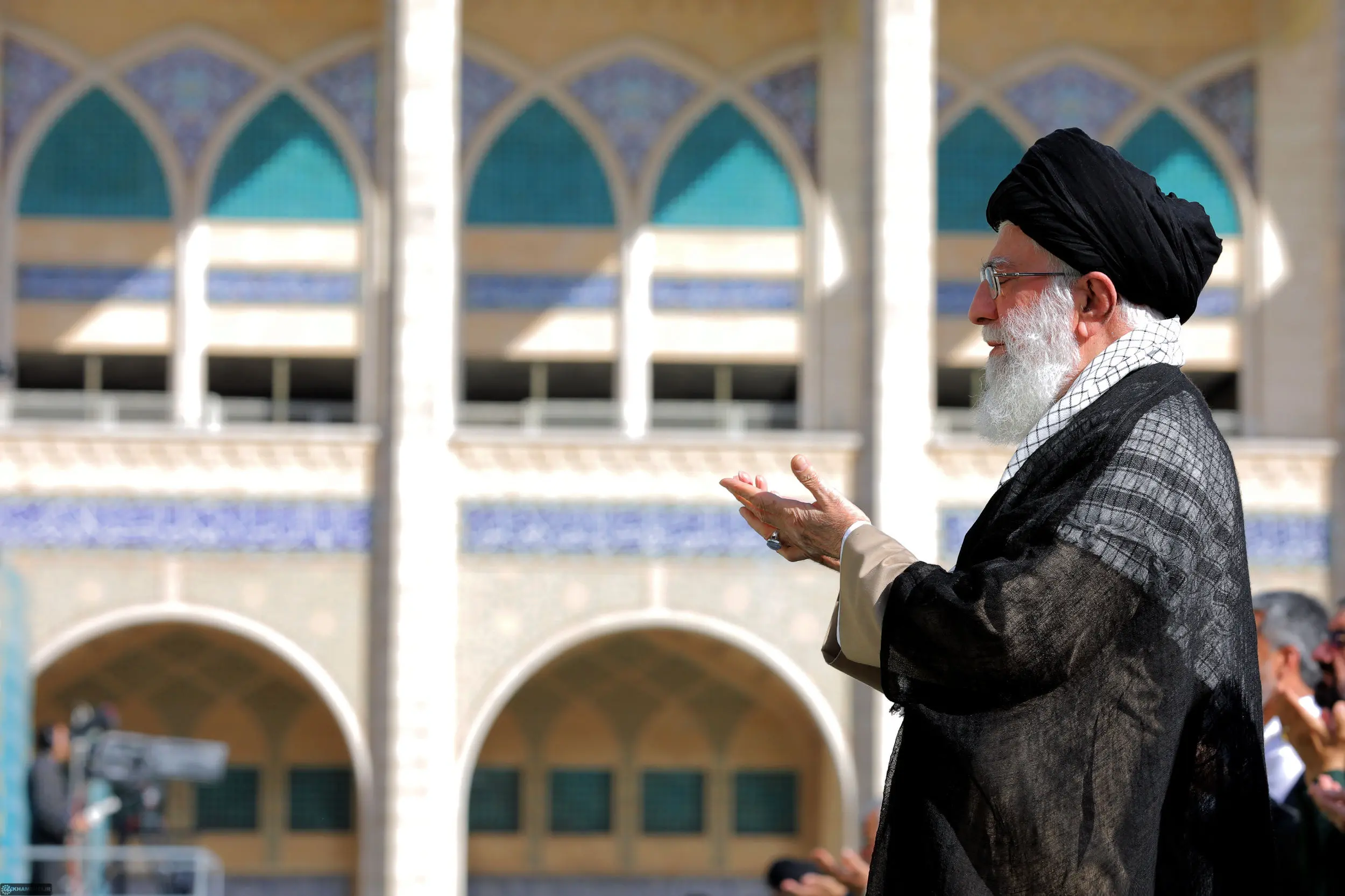 اقامه نماز عید فطر به امامت رهبر انقلاب
