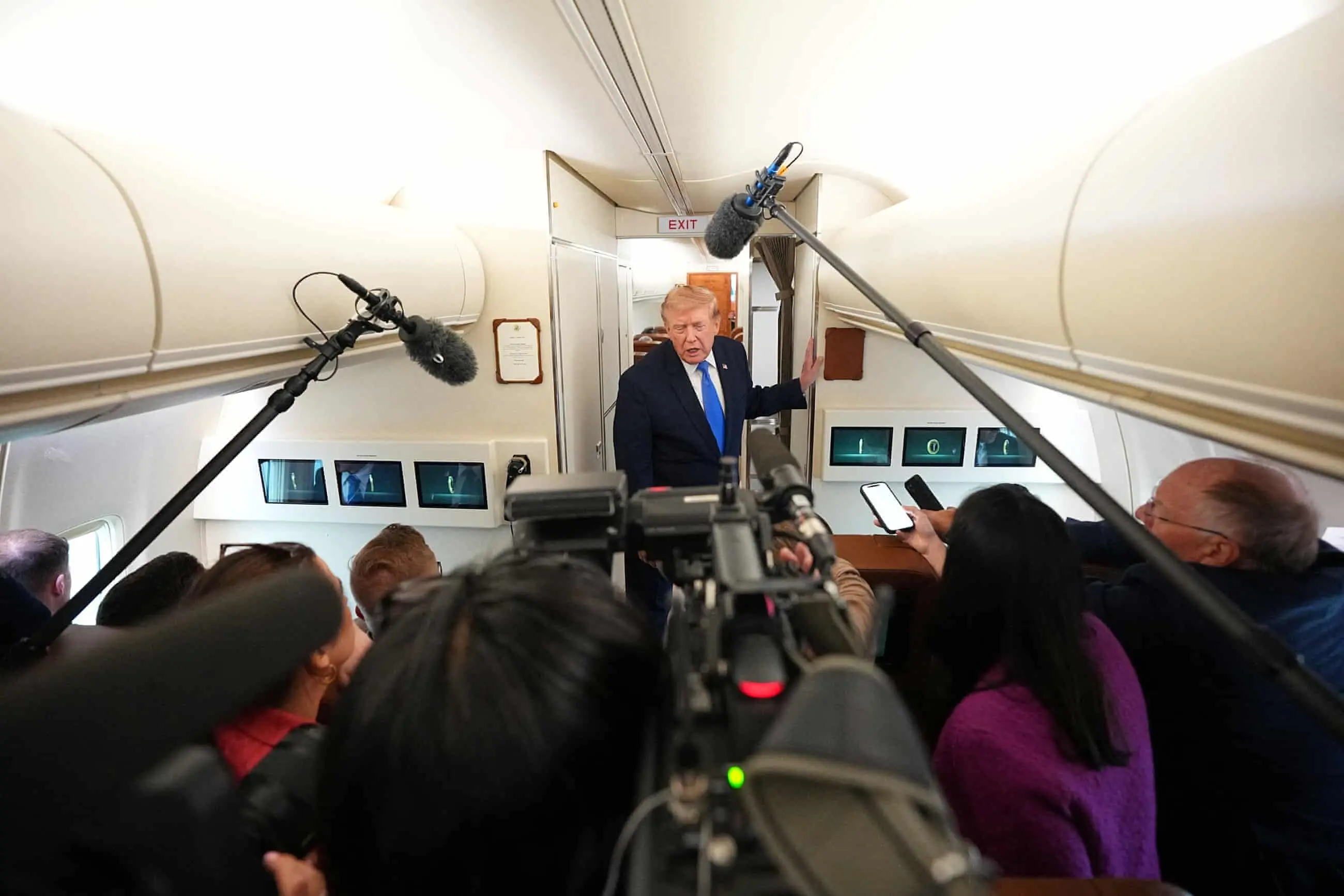 ترامپ CNN، MS NOW و پولیتیکو را از کاخ سفید منع کرد؛ جنجال بر سر آزادی مطبوعات