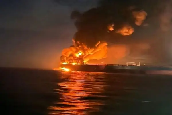 صحنه های عجیب از لحظه حمله پهپادها به نفتکش روسیه + ویدیو