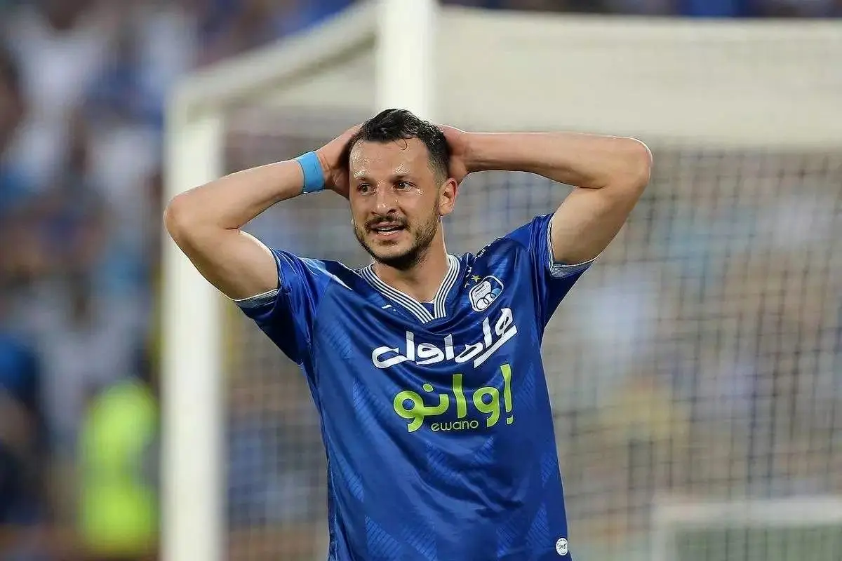 مهاجم استقلال احساس خطر کرد!