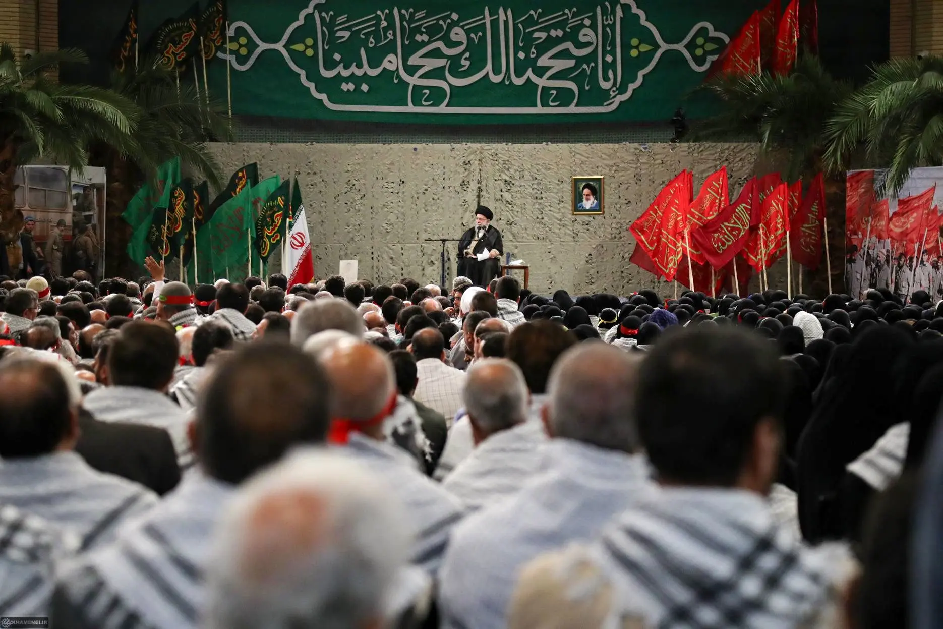 رهبر انقلاب: انقلاب کبیر اسلامی، پدیده‌ای بی‌نظیر بود