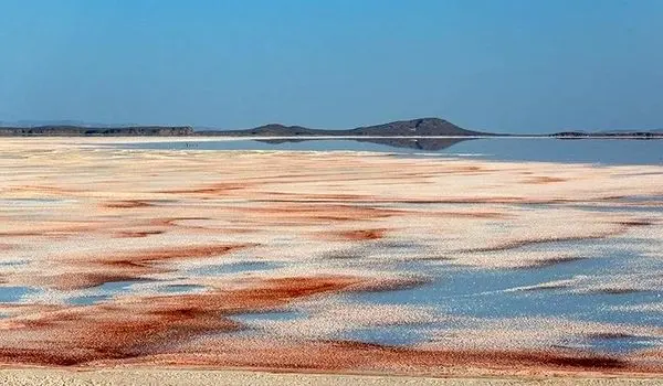 مالچ‌پاشی دریاچه ارومیه تکذیب شد | مجوزی صادر نشده است!