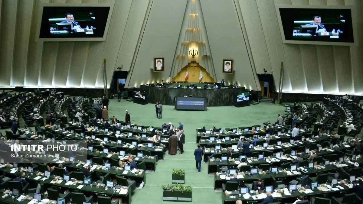 دود اختلاف مجلس و دولت بر سر بودجه، به چشم مردم می رود