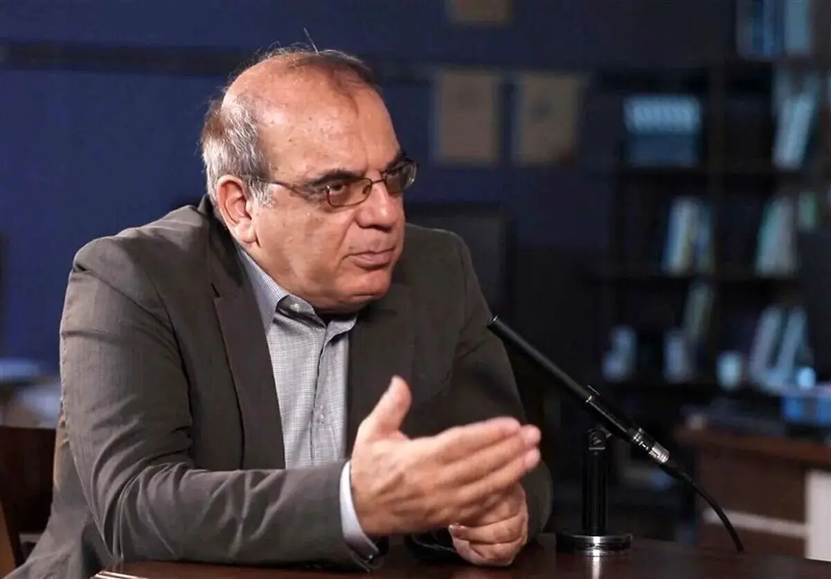 انتقاد عباس عبدی از پرداخت وام‌های ازدواج، فرزندآوری و مسکن: این پول‌ها را به بخش تولید بدهید، ازدواج و فرزندآوری خودش محقق می‌شود