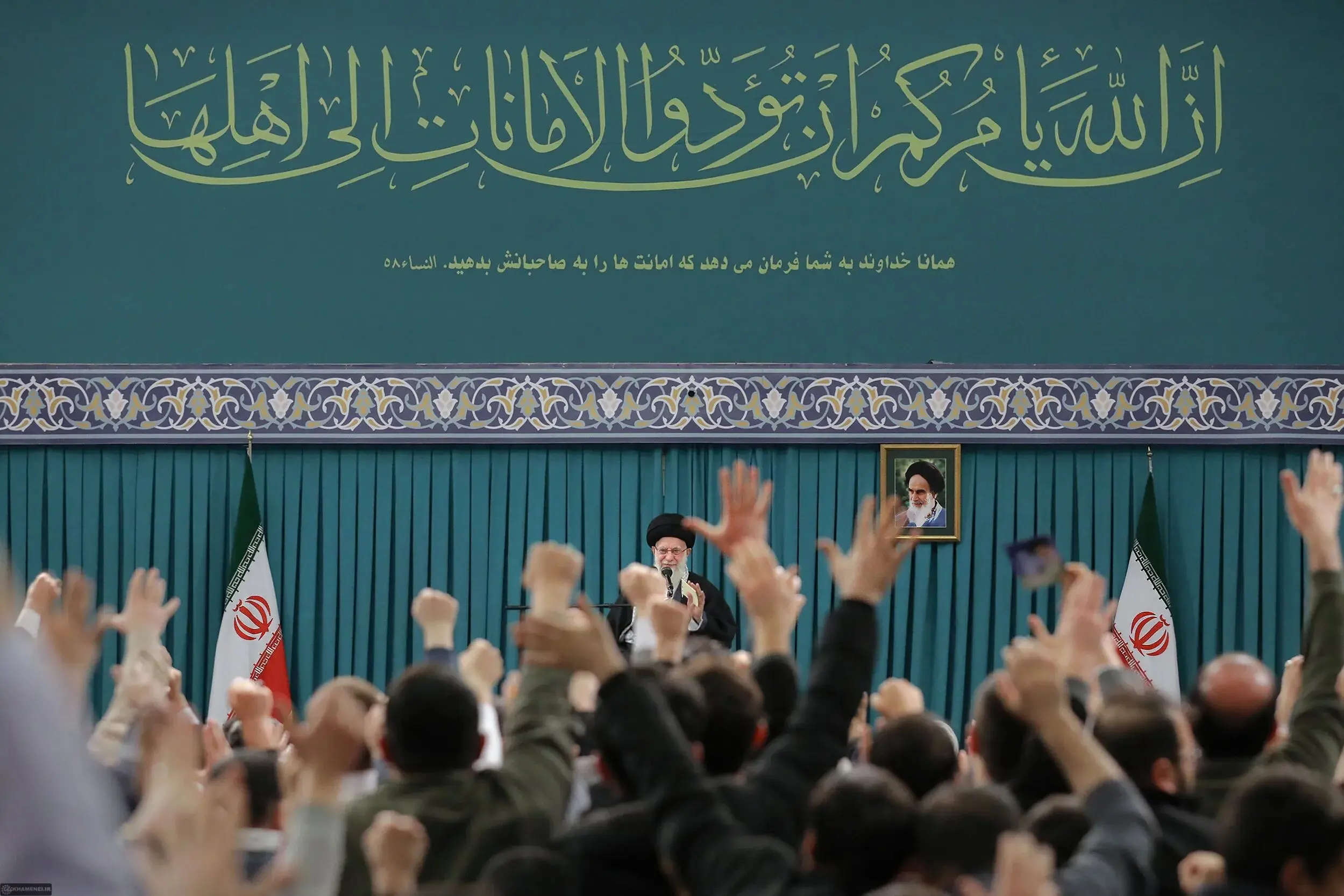 رهبر انقلاب: برای ترمیم و حل مشکلات، باید به انتخابات رو کرد