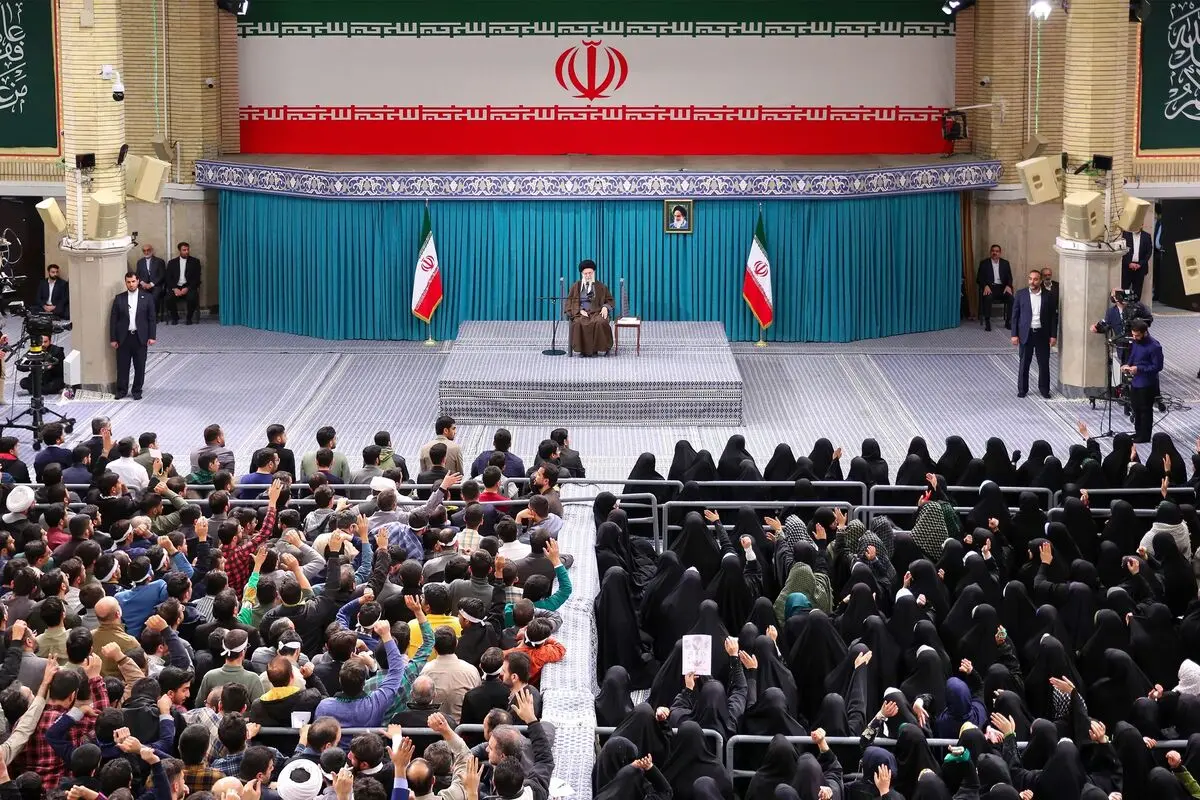 دیدار جمعی از رأی اولی‌ها و خانواده‌های شهدا با رهبر انقلاب اسلامی