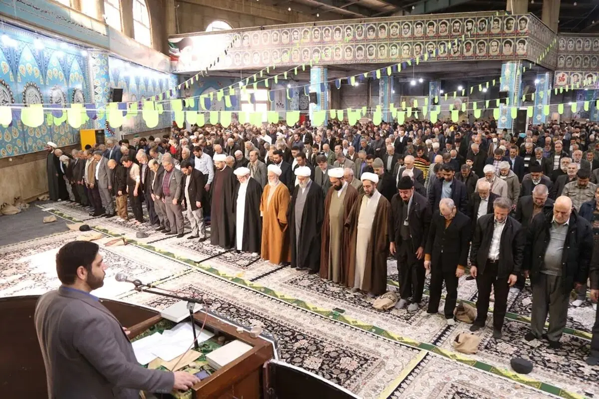 حضور آیت الله محمدرضا ناصری کوچه بیوک در نمازجمعه شهرستان قدس + تصاویر