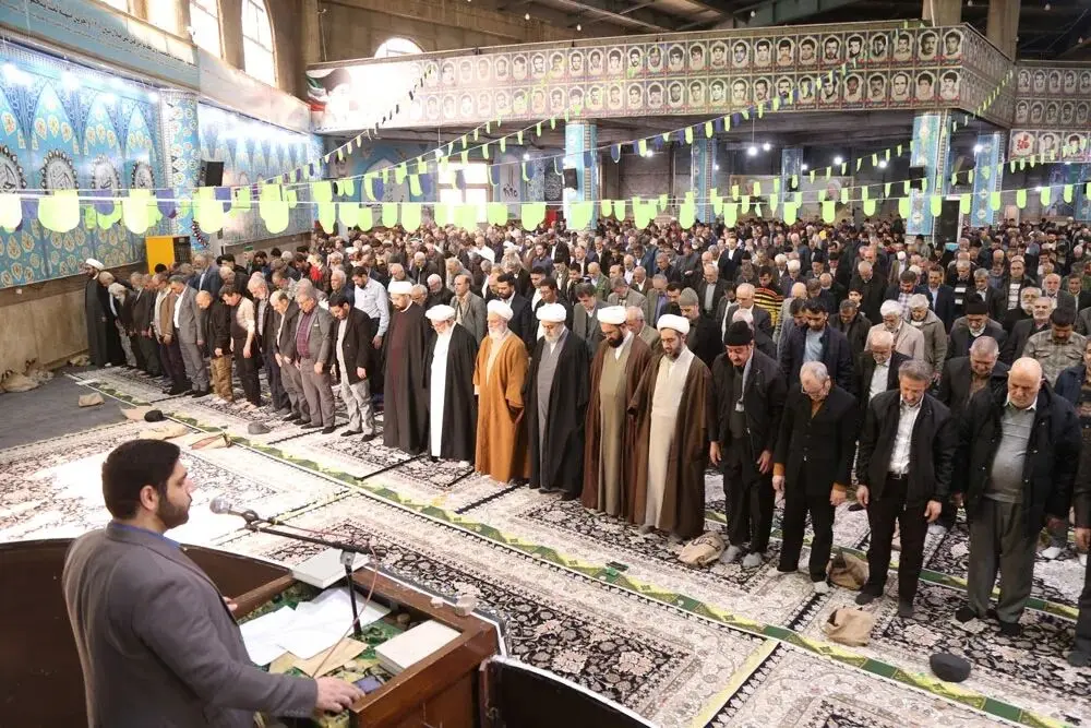 حضور آیت الله محمدرضا ناصری کوچه بیوک در نمازجمعه شهرستان قدس + تصاویر