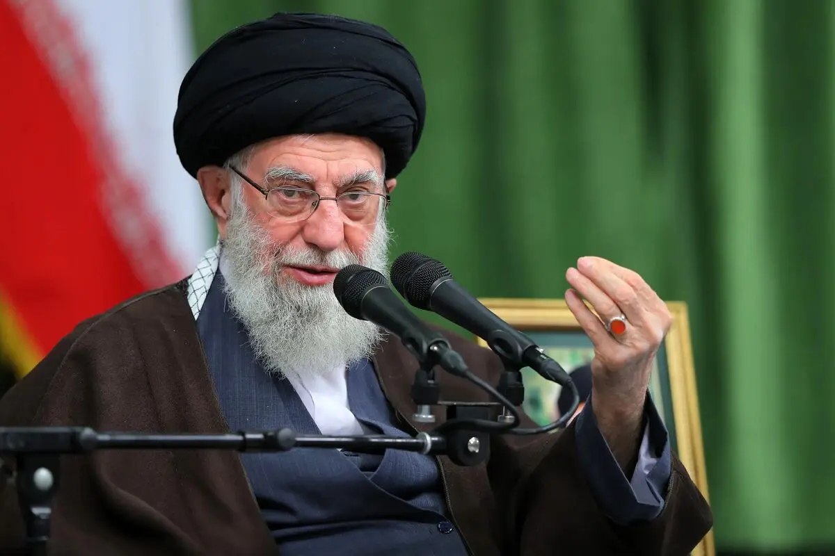 دیدار شاعران و اساتید ادبیات فارسی با رهبر انقلاب