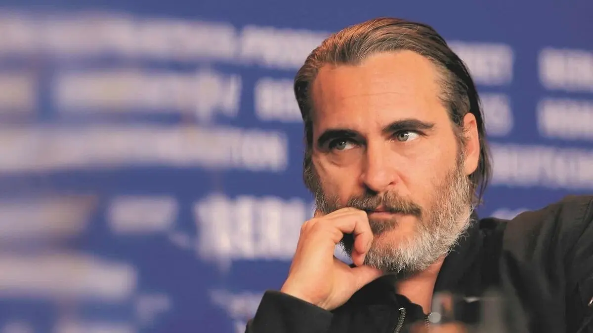 دفاع جوکر به همراه جمعی دیگر از سخنرانی حمایتی فلسطین