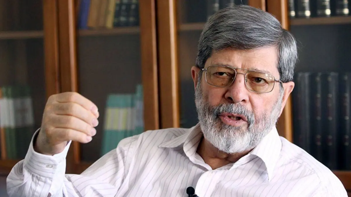 توصیف رهبر انقلاب درباره همسرشان | رهبری گفتند این عبای گران را بدهم و به جایش ۳ عبا بگیرم ناراحت می‌شوی؟