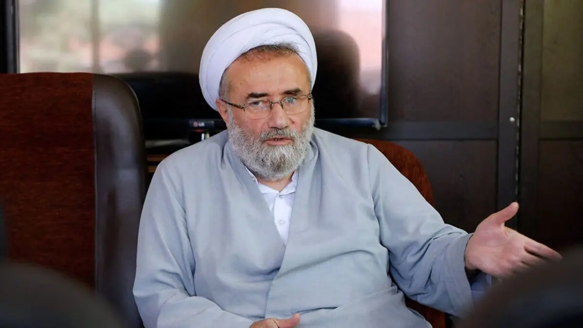 مسیح مهاجری: تا وقتی تکلیف واعظ توهین کننده به پیامبر و قضیه باغ ازگل را روشن نکنید، نمی توانید جامعه را ملتزم به دین و حجاب کنید