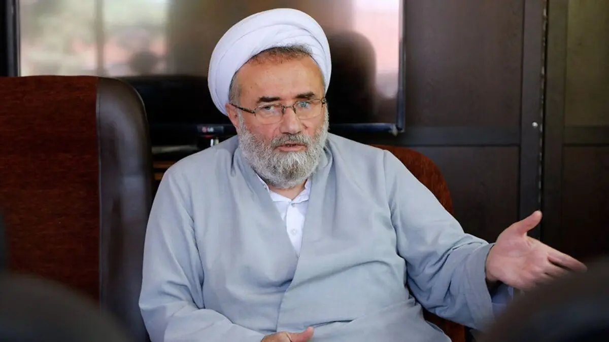 مسیح مهاجری: تا وقتی تکلیف واعظ توهین کننده به پیامبر و قضیه باغ ازگل را روشن نکنید، نمی توانید جامعه را ملتزم به دین و حجاب کنید