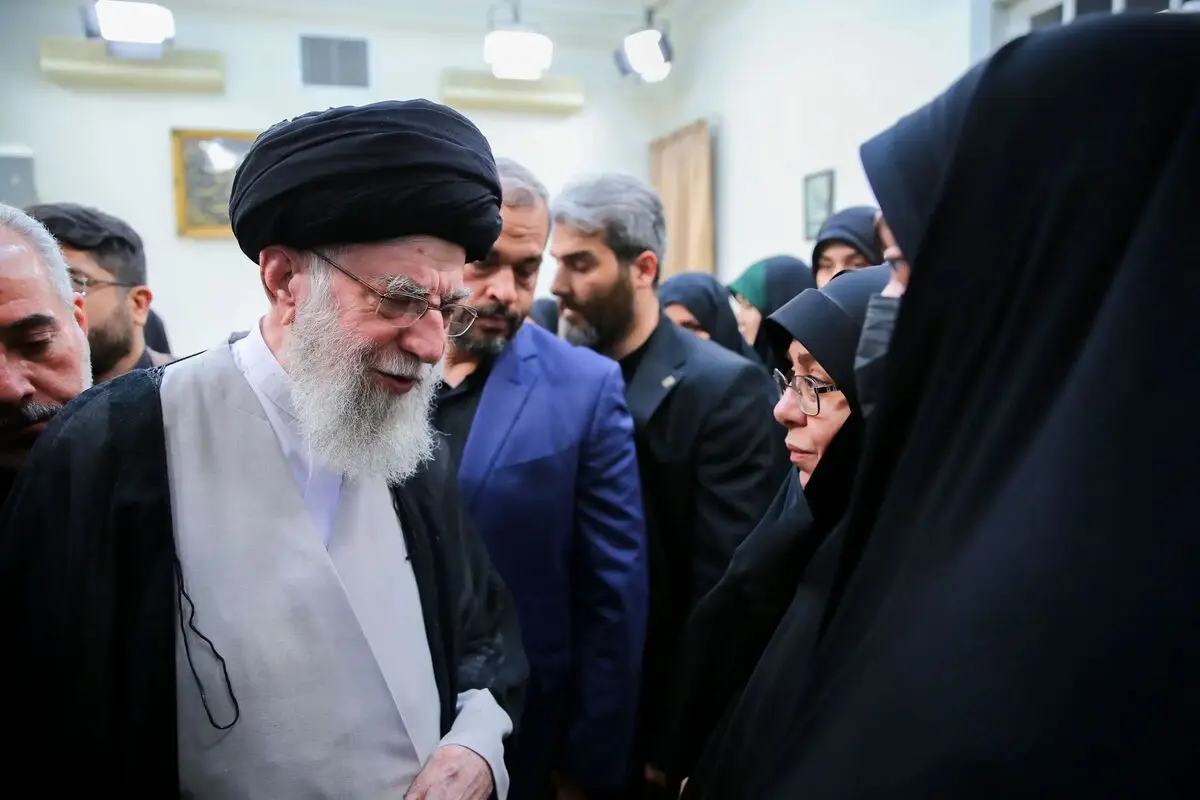 دیدار خانواده‌های شهدای خدمت با رهبر انقلاب