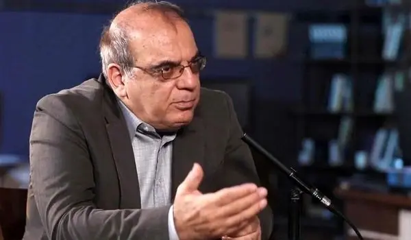 انتقاد صریح عباس عبدی از اصلاح طلبان بخاطر شرط گذاشتن در انتخابات | در دنیای سیاست شرط نمی گذارند، گفتگو می کنند