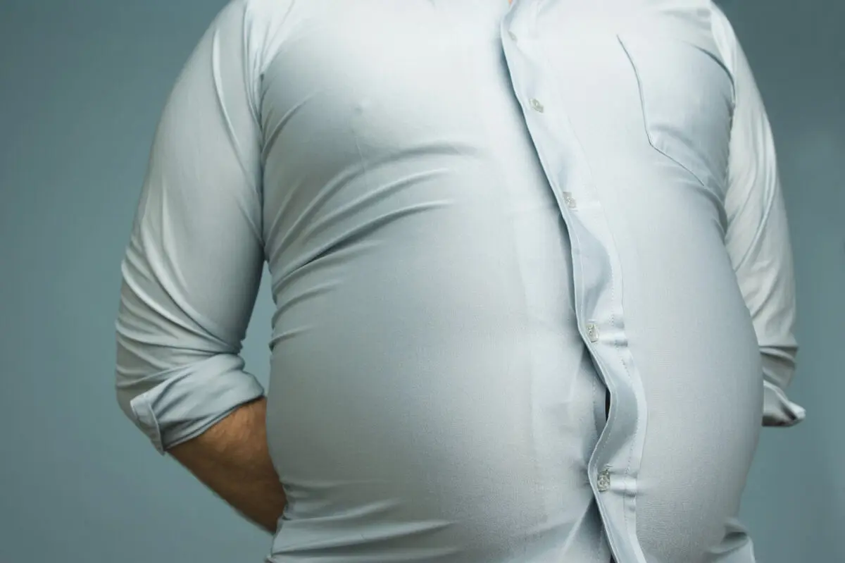 مضرات چاقی با استعمال سیگار برابر است؟