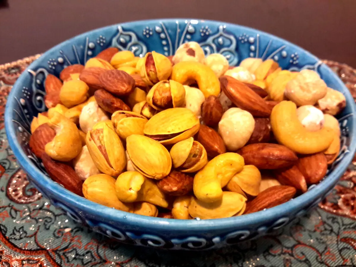 آجیل بدون نمک یا کم نمک مصرف کنید