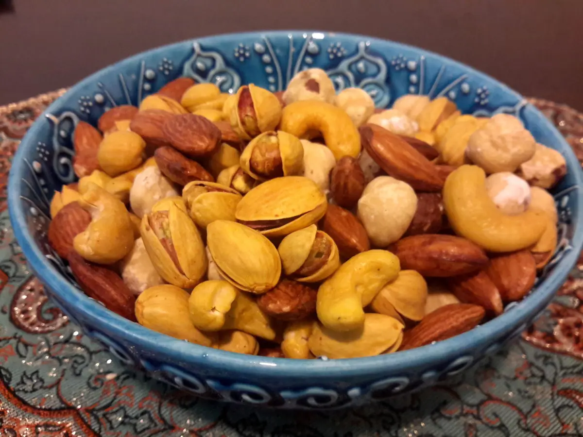 آجیل بدون نمک یا کم نمک مصرف کنید