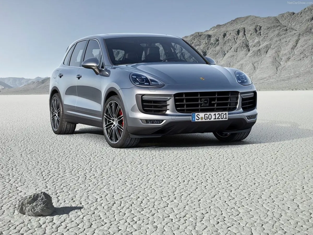 واردات شبانه ۶ هزار پورشه و مازراتی به کشور