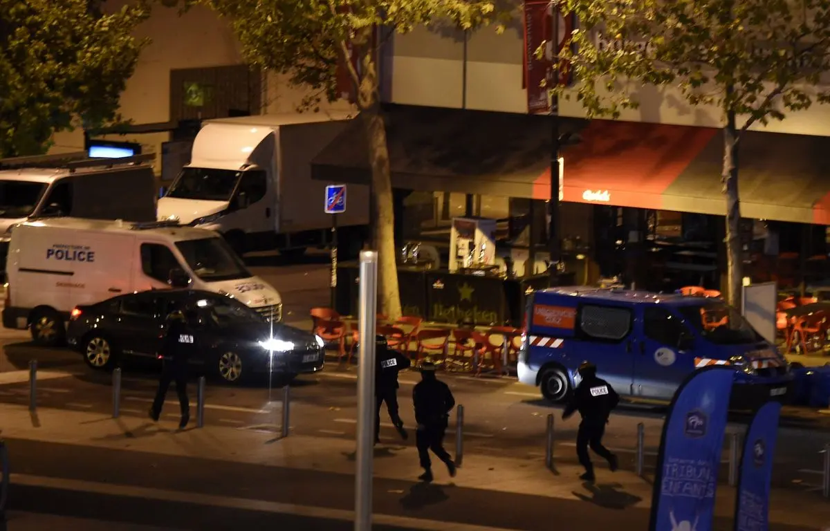 حمله فرد مسلح با چاقو در پاریس/ داعش مسئولیت را به عهده گرفت