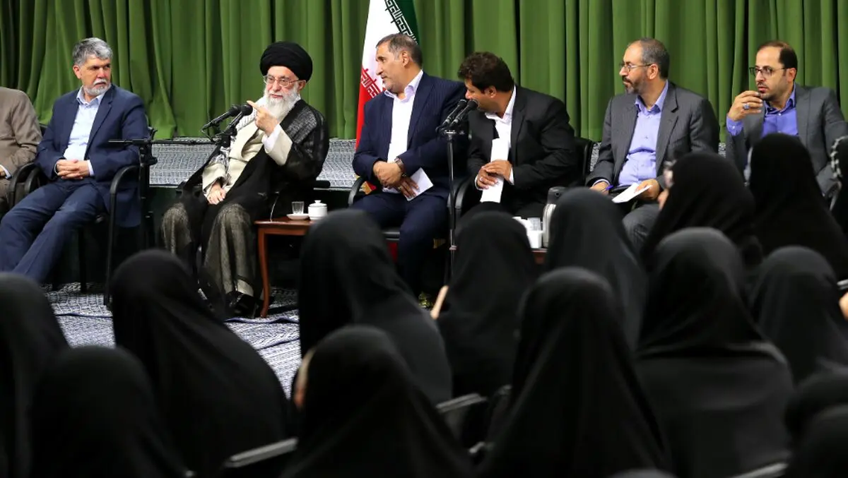 دیدار جمعی از شاعران و اهالی فرهنگ و ادب با رهبر انقلاب