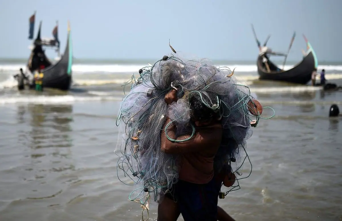 ماهیگیری در ساحل بنگلادش + تصویر | رسانه خبری اینتیتر