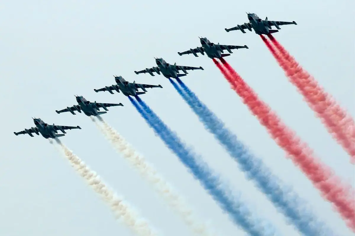 نمایش هوایی سوخو 25 در روز نیروی دریایی روسیه + تصویر