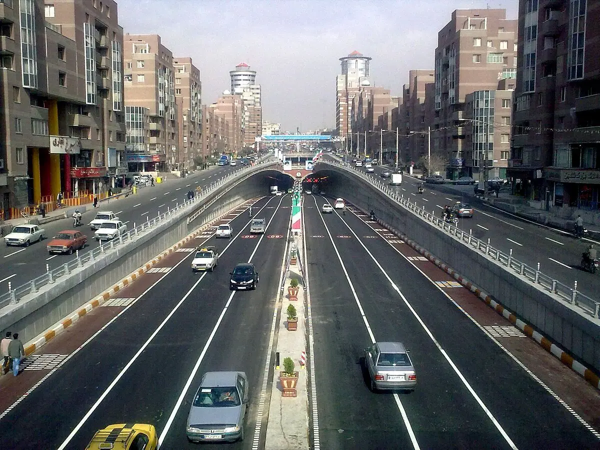 تردد موتورسیکلت و کامیون در تونل‌ های تهران ممنوع شد