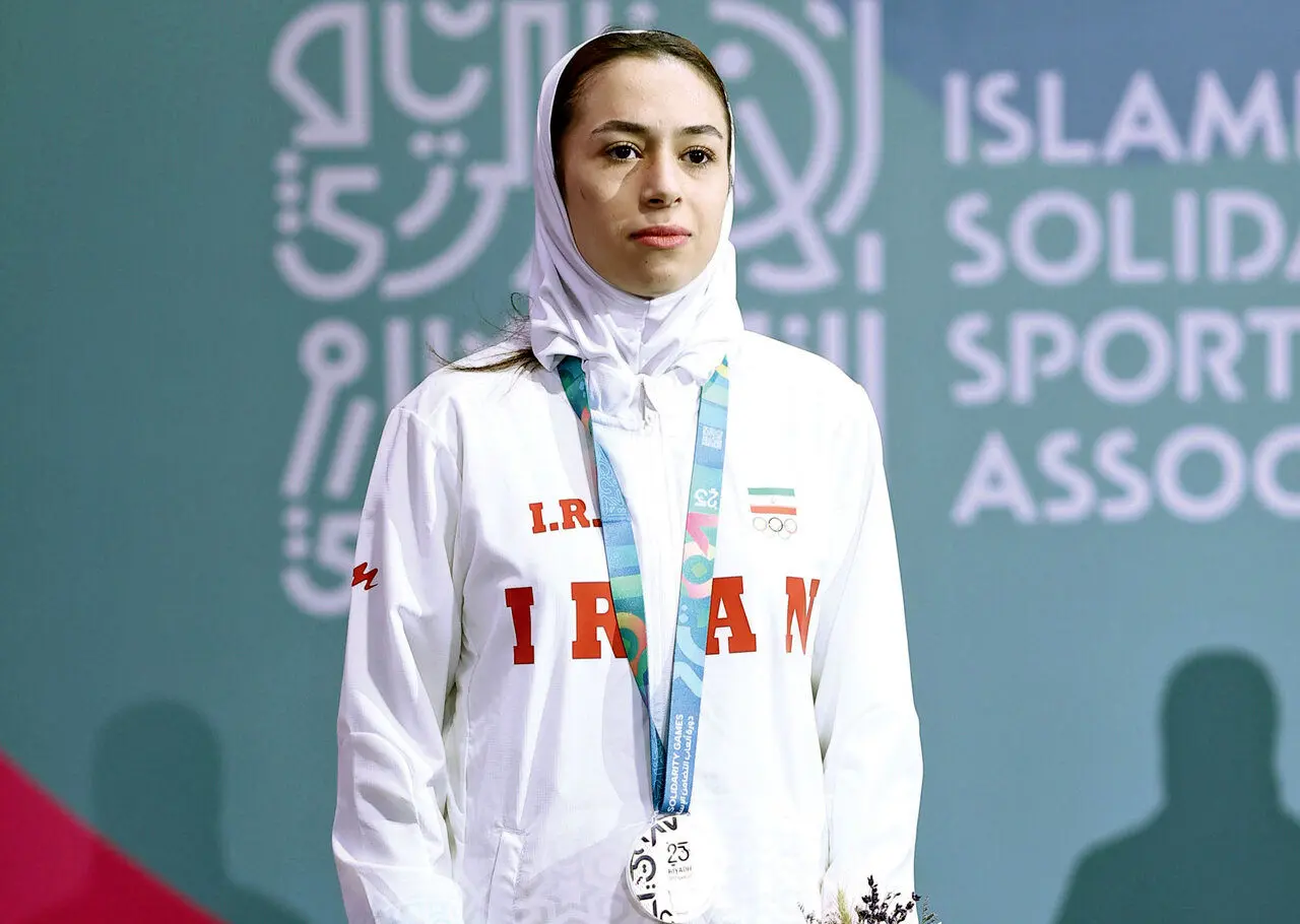 مدال خودم است، دوست داشتم به رهبر انقلاب تقدیم کنم | حرف فحاش ها و منافقین برایم مهم نیست