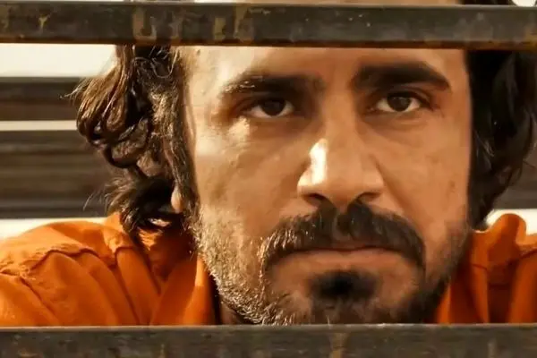 سفر در زمان؛ «محمدرضا» سریال بیگانگان در اکران خصوصی یک فیلم؛ سال 1404