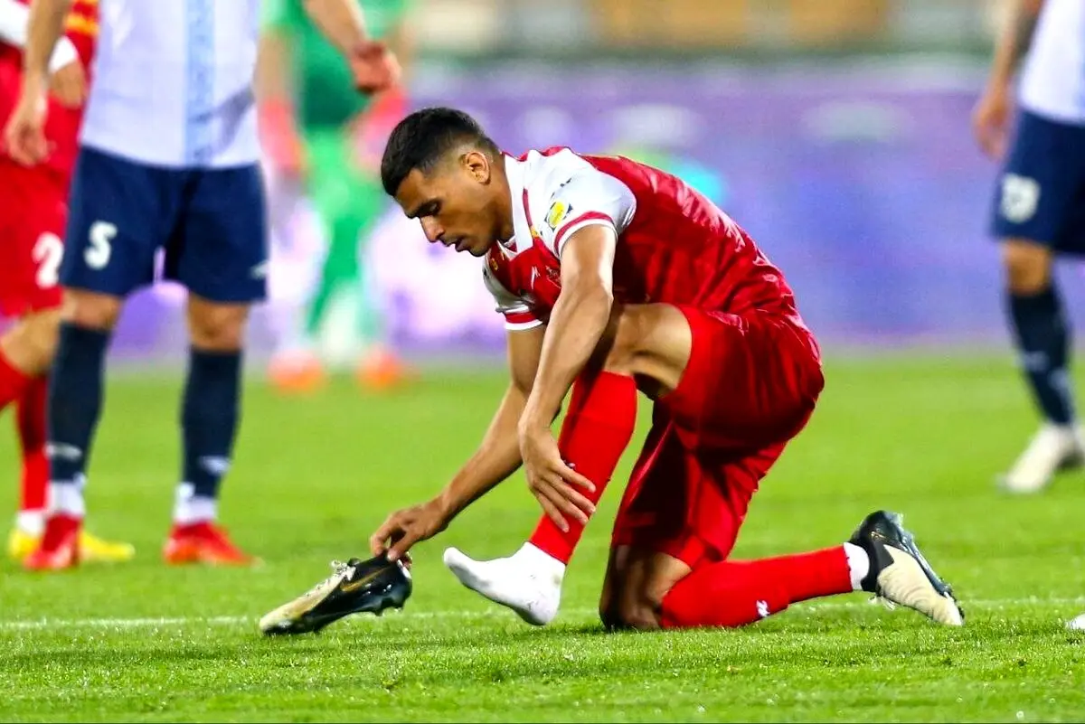 علی نعمتی هوایی شد | تمدید قرارداد مدافع پرسپولیس به بن‌بست رسید