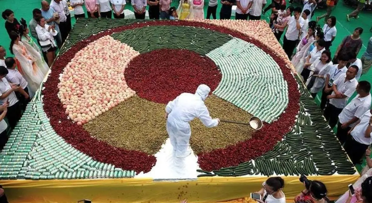 هنرمندی سرآشپز در لوایانگ چین + تصویر