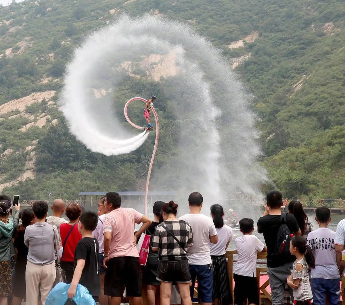 مراسم نمایشی فلای بورد در چین + تصویر